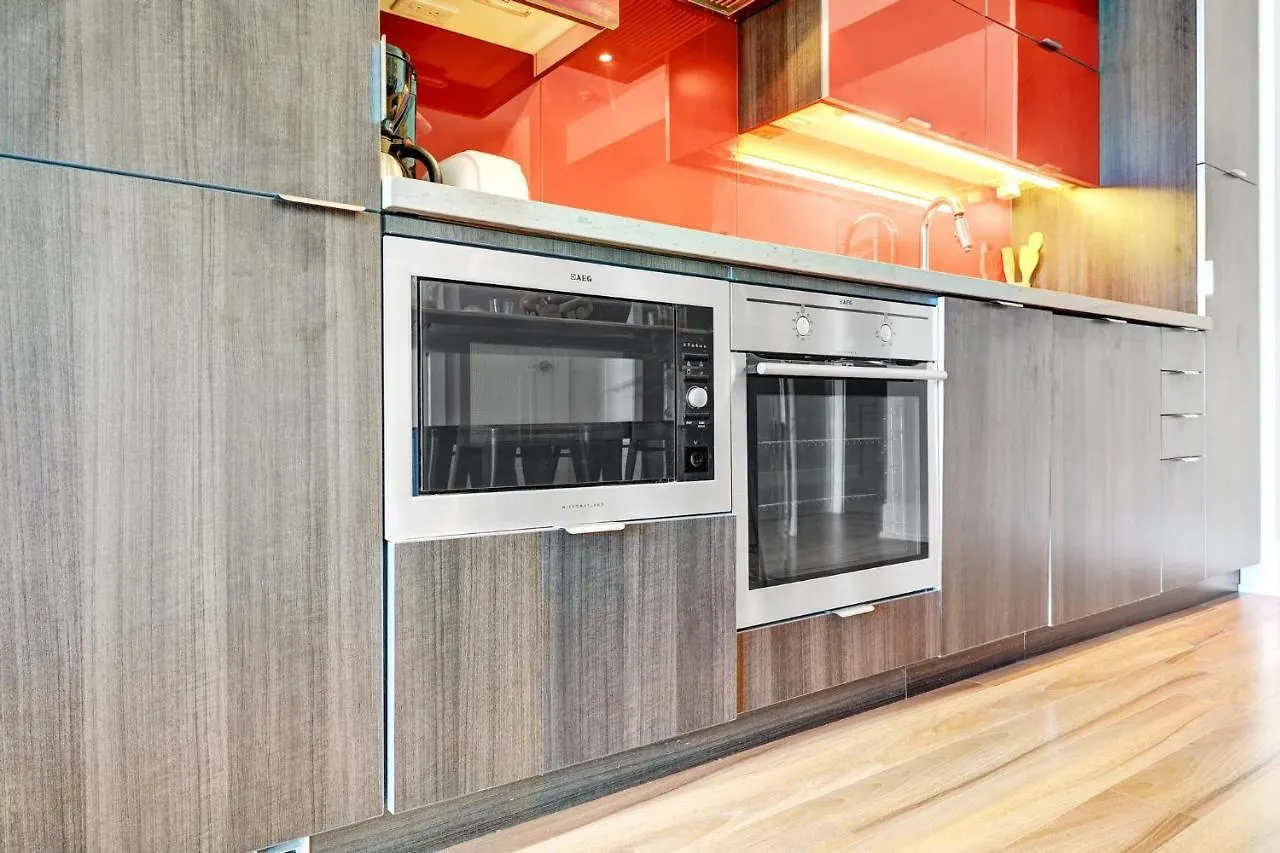 The Diamond Collection - Family Friendly 2 Or 3 Bedroom Suites Toronto Apartment