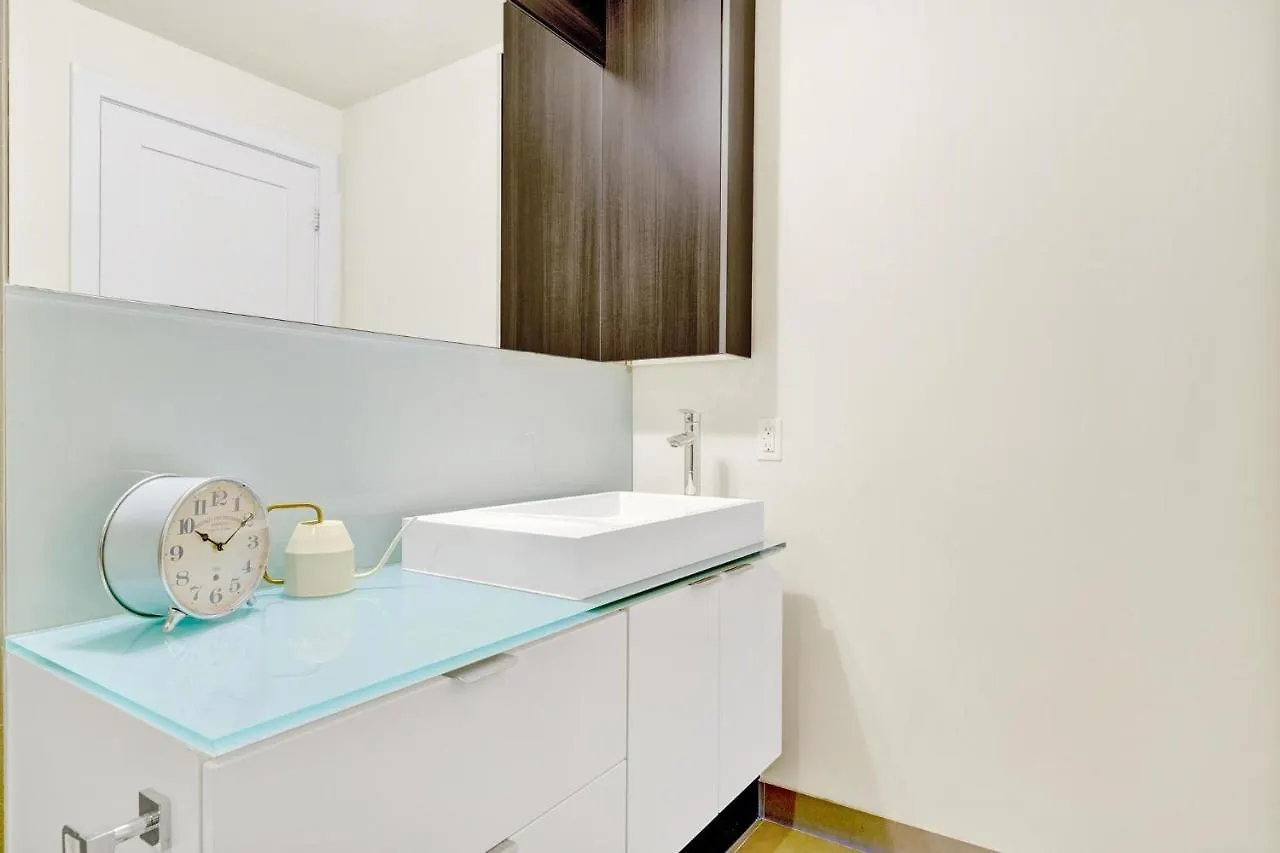 The Diamond Collection - Family Friendly 2 Or 3 Bedroom Suites Toronto Canada