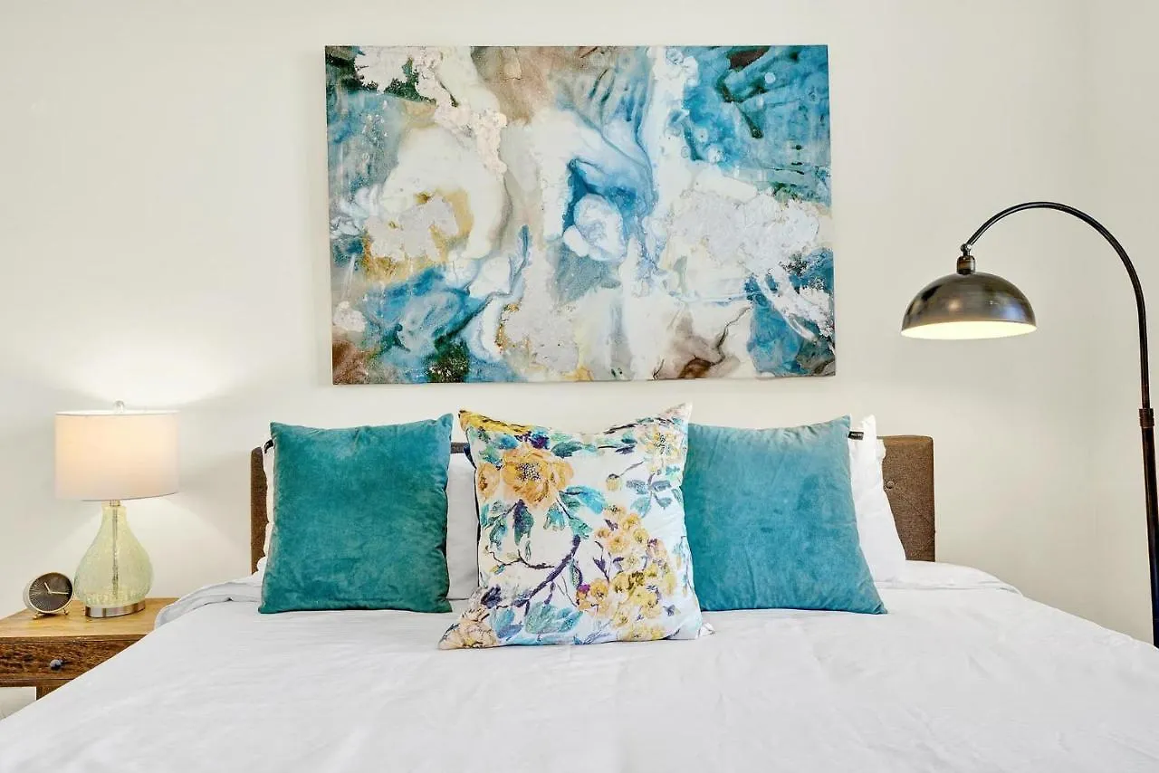 Apartment The Diamond Collection - Family Friendly 2 Or 3 Bedroom Suites Toronto