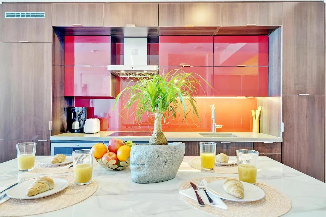 The Diamond Collection - Family Friendly 2 Or 3 Bedroom Suites Toronto Apartment